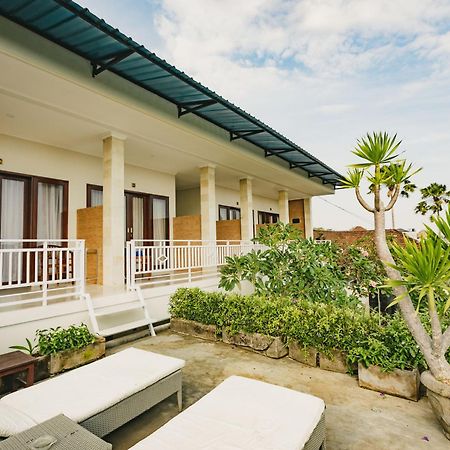 Happy Devi Guesthouse Canggu Extérieur photo