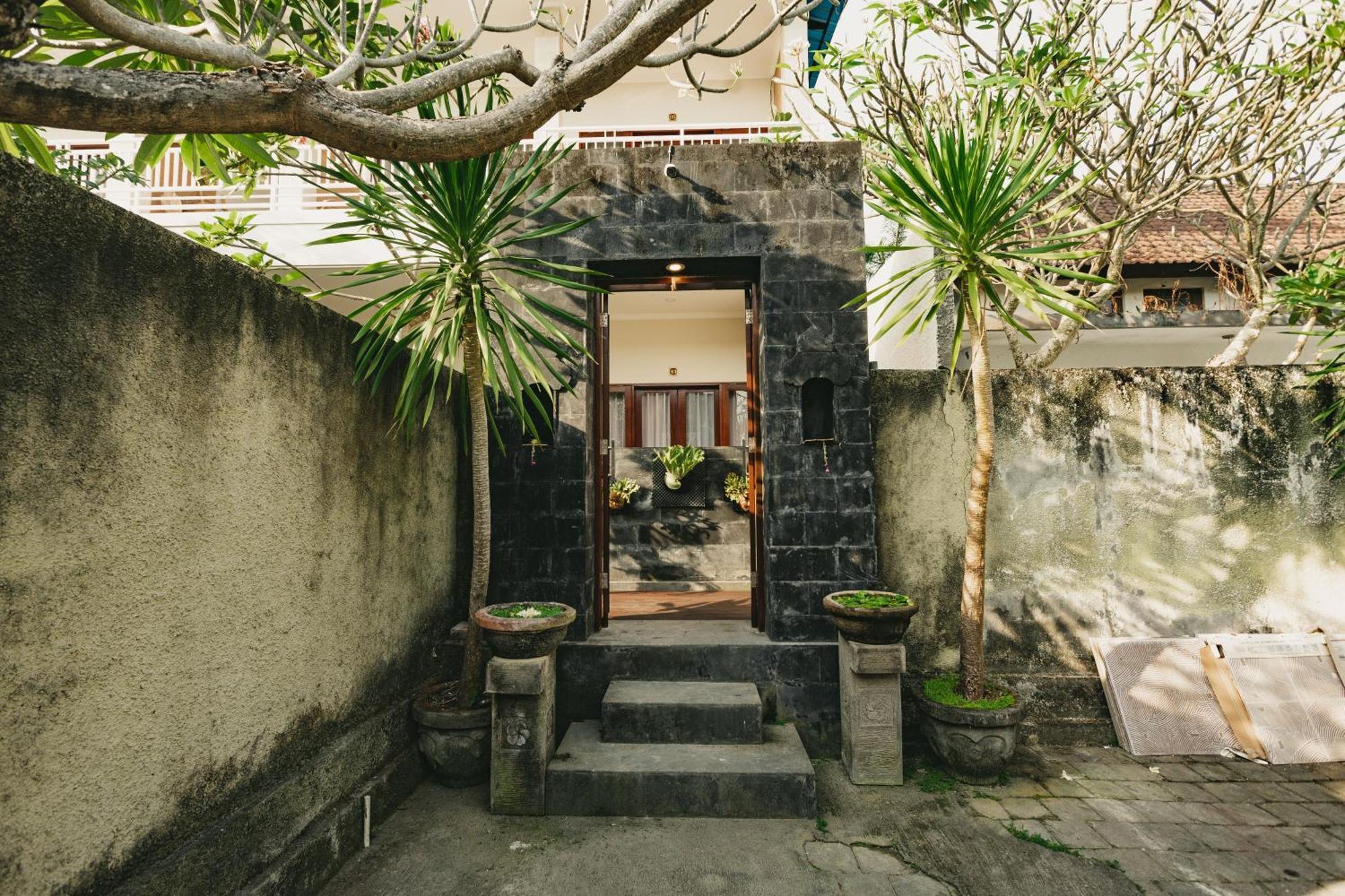 Happy Devi Guesthouse Canggu Extérieur photo