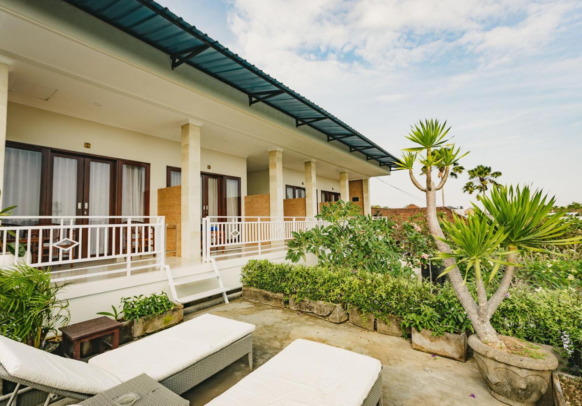Happy Devi Guesthouse Canggu Extérieur photo